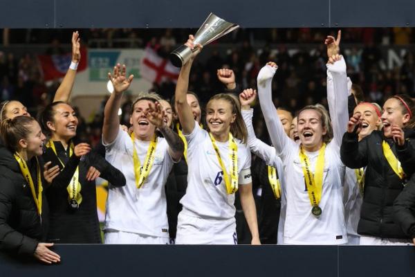 Image ทีมหญิงอังกฤษรักษาแชมป์ Arnold Clark Cup